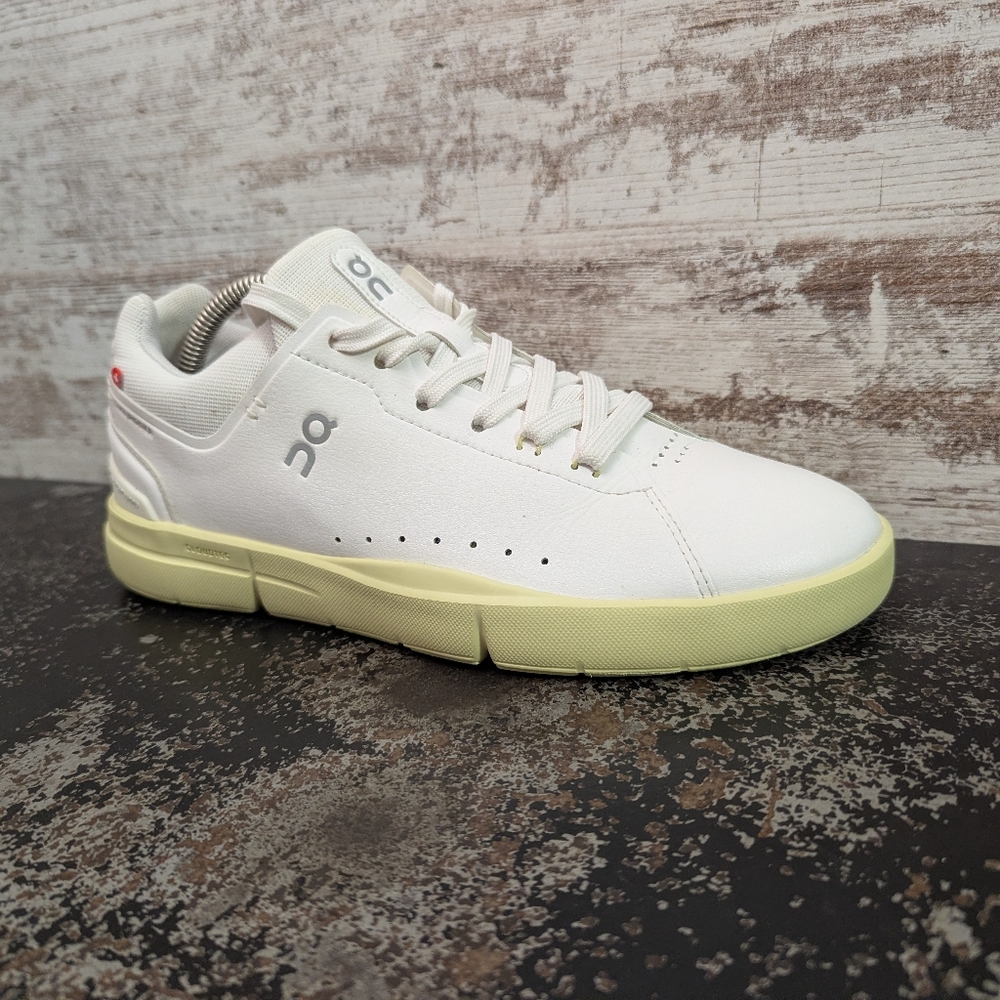 Womens On The Roger Athletic Shoes Sz 8.5 White Leather Used  - Picture 2 of 11